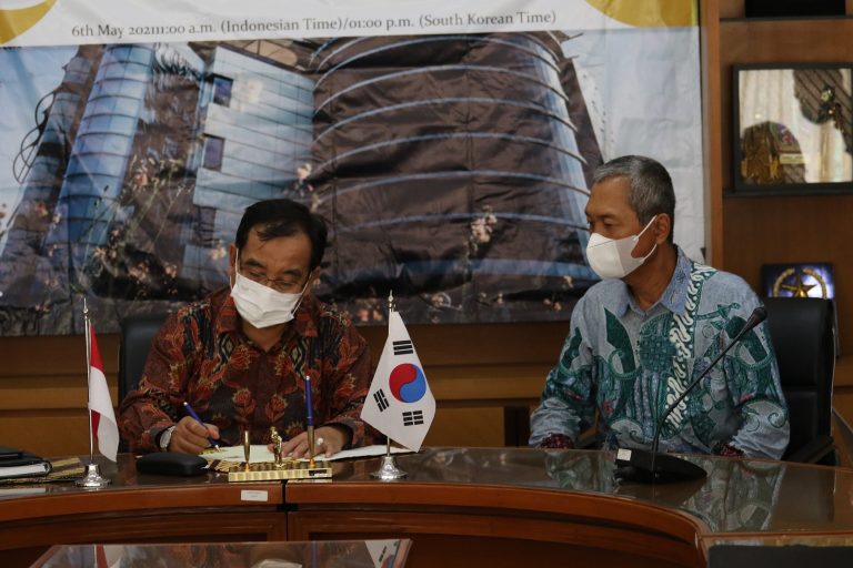 Tongmyong University, Korea Tanda Tangani Mou Dual Degree dengan UPI