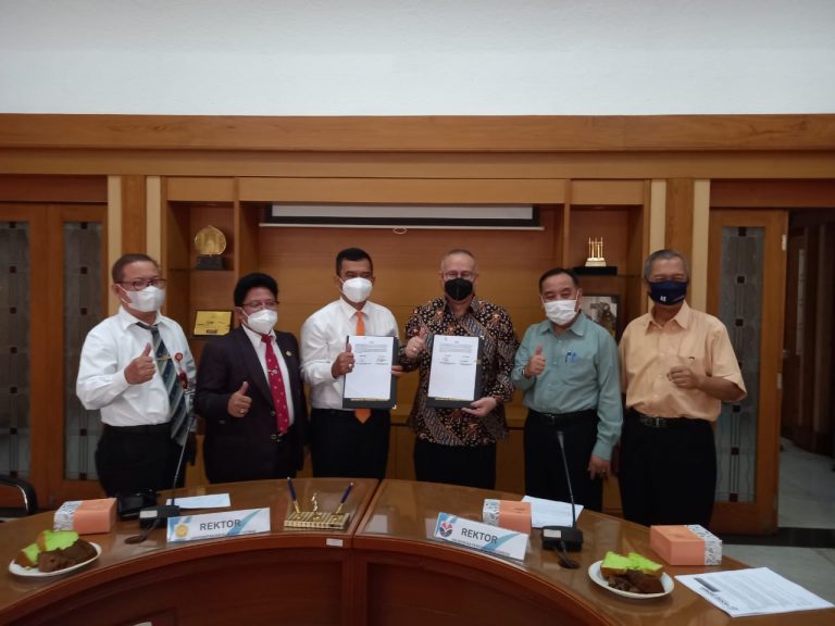 Penandatanganan MOU Kerjasama UPI dan Universitas Santo Thomas