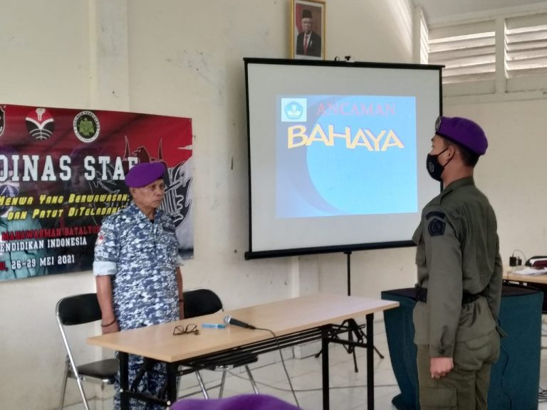 UAS Tidak Hapuskan Semangat Anggota Menwa Yon XI/UPI/Resimen Pendidikan Ikuti Kegiatan Kursus Dinas Staf