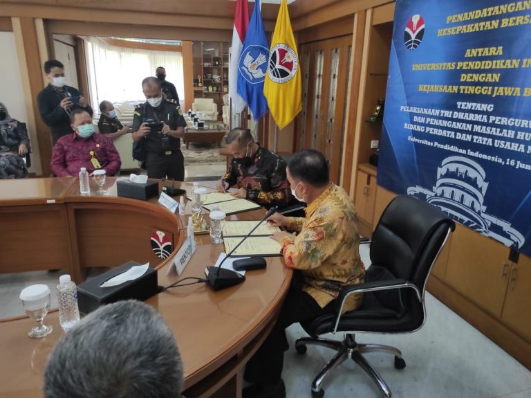 UPI dan Kejaksaan Tinggi Jawa Barat Tandatangani Nota Kesepahaman