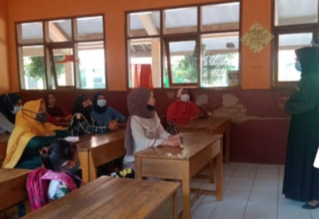 KKN Tematik UPI 2021: Bantu Tingkatkan Peran Orang Tua Dampingi Anak Belajar Secara Daring