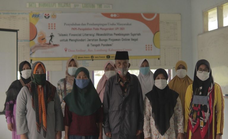 Kolaborasi Tim Pkm-Pm Upi Bandung Dalam Memberantas Pinjol Ilegal Melalui Program Islamic Financial Literacy di Kabupaten Ciamis