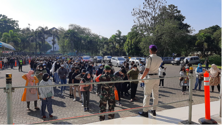 Peran Aktif Menwa Batalyon XI UPI pada Pelaksanaan Program Vaksinasi Tahap Pertama Sinergi UPI dan Kodam III Siliwangi