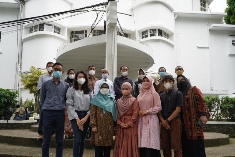 Rektor UPI Lepas Delapan Mahasiswa Dual Degree Ke Korea Selatan