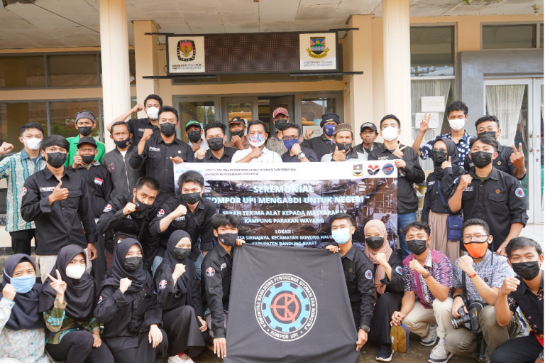 UKM KOMPOR UPI Selenggarakan Pengabdian Tahun Ketiga dan Berikan Empat Alat Bantuan Untuk Desa Sinarjaya