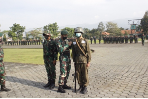 PEMBUKAAN DIKLATSARMIL RESIMEN MAHASISWA MAHAWARMAN BATALYON XI UPI/RP ANGKATAN 50 DI BATALYON ZENI TEMPUR 9/LLB DIVIF 1 KOSTRAD