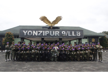 PENUTUPAN MENWA UPI DENGAN PENAMPILAN DEMONSTRASI BONGKAR PASANG SENJATA, PENJINAKAN BAHAN PELEDAK DAN BELA DIRI MILITER￼