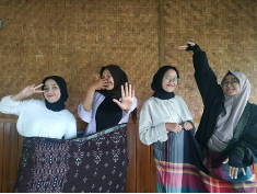 PERADABAN SARUNG DI INDONESIA