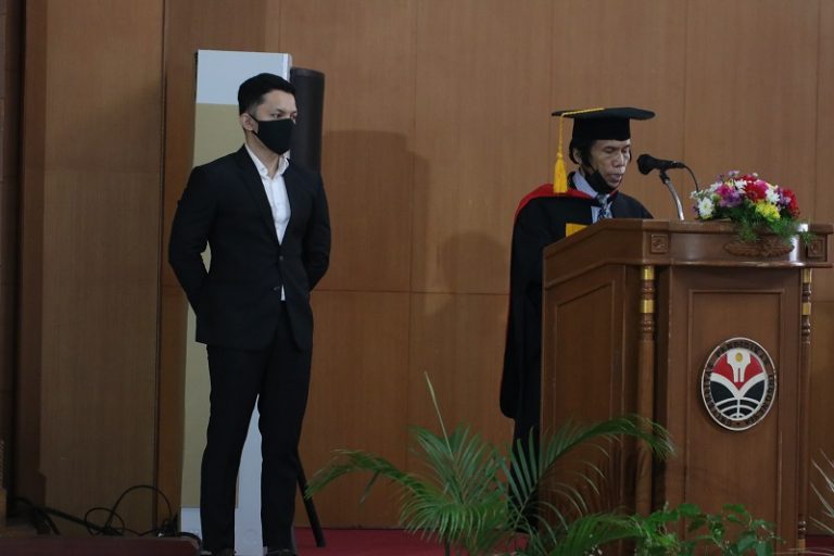 Fisika Sebagai Katalisator Perkembangan Teknologi Dan Industri, Serta Upaya Agar Fisika Dipahami Secara Mendalam Oleh Siswa