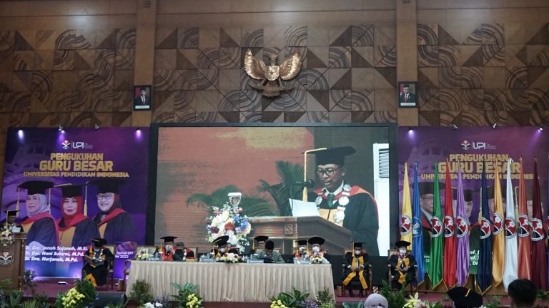Gelaran Pengukuhan Guru Besar (PGB) UPI 2022 Hari Ke-2: UPI Kukuhkan 4 Orang Profesor FPBS, FPEB, dan FPOK