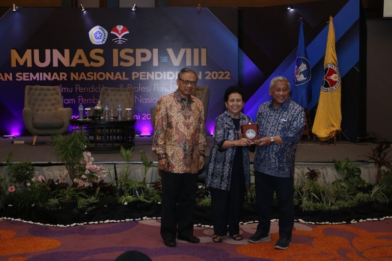 Seminar Nasional Pendidikan ISPI : Peran Ilmu Pendidikan dan Profesi Pendidik dalam Pembangunan Nasional