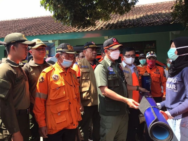 Menwa Batalyon XI UPI Terjun Dalam Penanggulangan Bencana Banjir di Garut