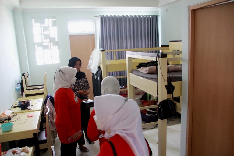 Dharma Wanita Kementerian PUPR Kunjungi Asrama Mahasiswa Kampus UPI di Cibiru