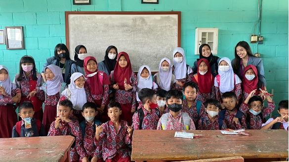 Lima Mahasiswa KKN UPI Berhasil Mengedukasi Makanan Sehat dan Bergizi di SDN 261 Margahayu Raya Melalui Games Interaktif