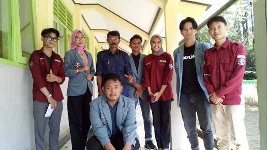 Mahasiswa KKN UPI Sumedang Desa Kaduwulung Lakukan Gerakan Sosialisasi Pengelolaan Sampah dan Giat Gotong Royong di SDN Karangmulya.