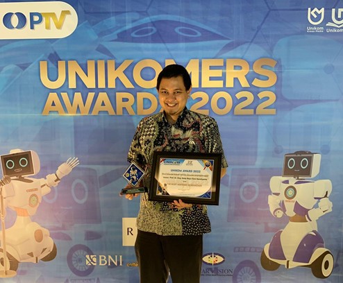 Assoc. Prof. Dr. Eng. Asep Bayu Dani Nandiyanto S.T. M.Eng. Raih the Most Inspiring Researcher in UNIKOMERS AWARDS 2022