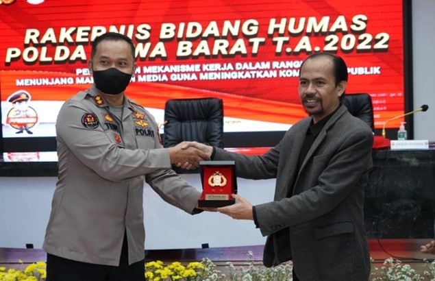 Humas UPI Berbagi dengan Bidang Humas Mapolda Jabar