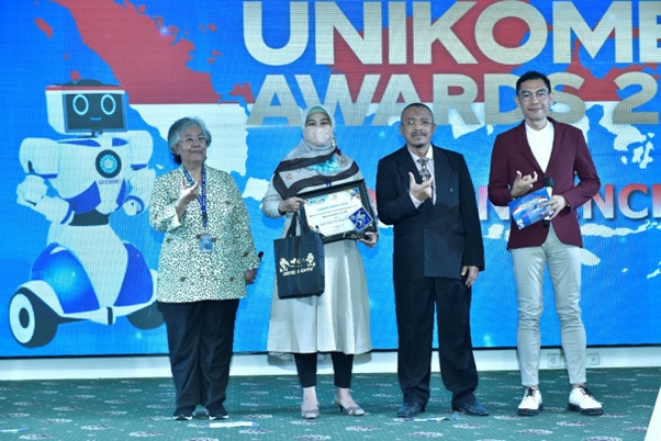 Senny Luckyardi, Mahasiswa S3 Manajemen UPI, Meraih “The Best Creator Conference” Pada Acara UNIKOMERS Award 2022