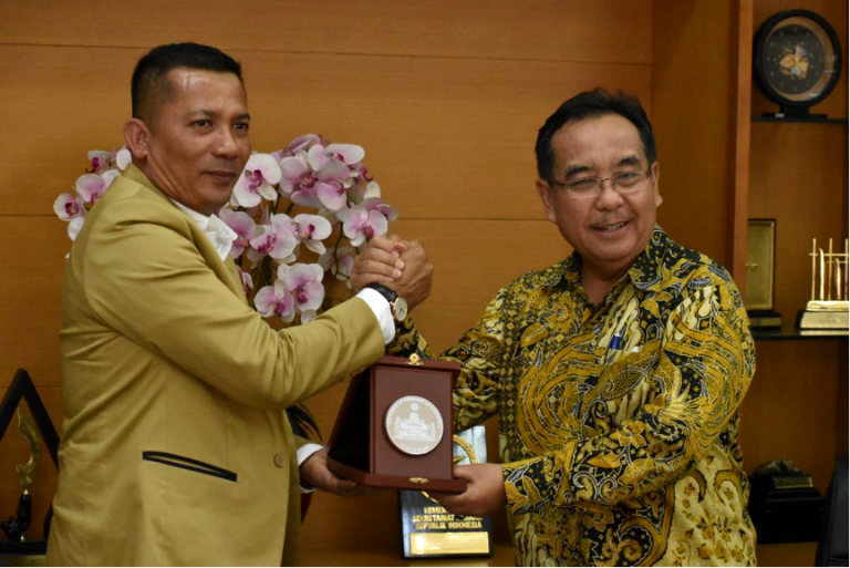 Upaya Tingkatkan Pendidikan, Bupati Meranti Sambangi UPI
