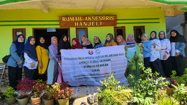 Program Studi Pendidikan Tata Busana UPI Gelar Pengabdian Kepada Masyarakat di Wilayah Ekowisata Ciletuh Palabuhanratu UNESCO Global Geopark Sukabumi