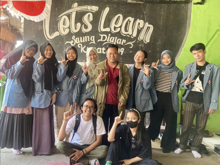Mahasiswa Perpustakaan dan Sains Informasi FIP UPI Lakukan Kolaborasi dengan TBM Saung Diajar Kreatif 09