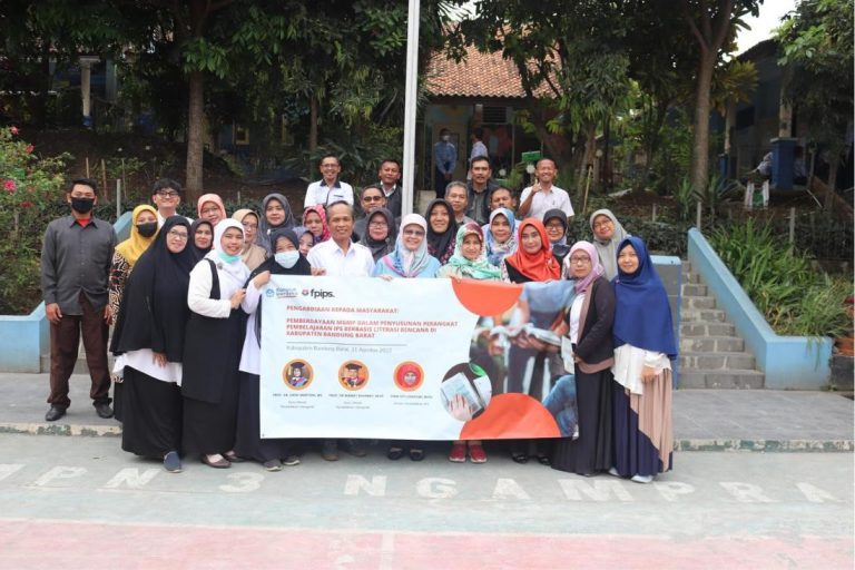 Pemberdayaan MGMP dalam Penyusunan Perangkat Pembelajaran IPS Berbasis Literasi Bencana di Kabupaten Bandung Barat