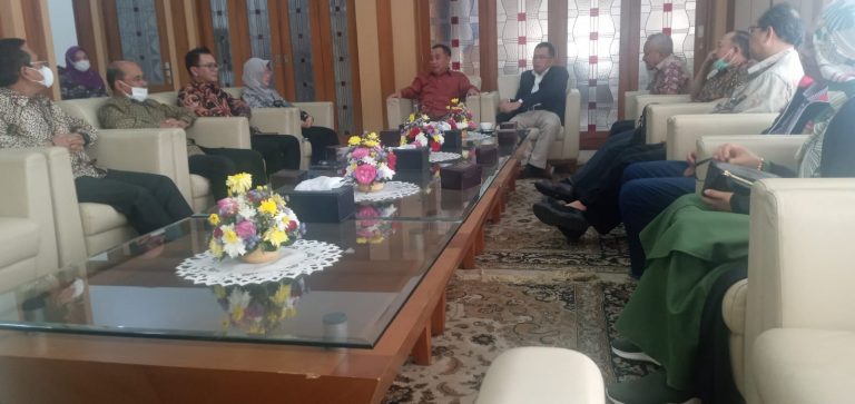 Rektor UPI Harapkan Profesor Lakukan Pembinaan