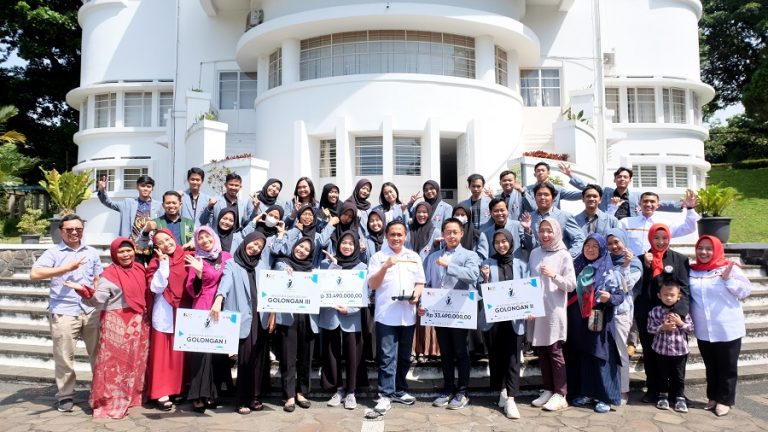 IKA UPI Salurkan Beasiswa Bagi 30 Mahasiswa UPI : Siapkan Program Beasiswa Berkelanjutan Cetak Sarjana Berdedikasi