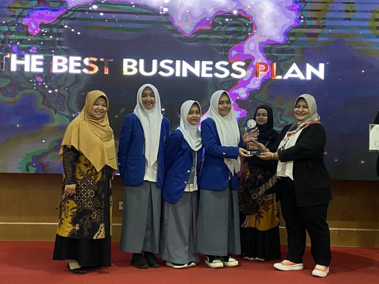 SMAN 1 Cianjur Menjadi Juara 1 Business Plan The 10 Ambassador 2022 : Bencana Bukanlah Alasan untuk Mengukir Prestasi 