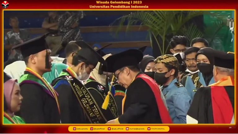 UPI Wisuda 913 Mahasiswa, 4 orang Lulusan Raih IPK Tertinggi