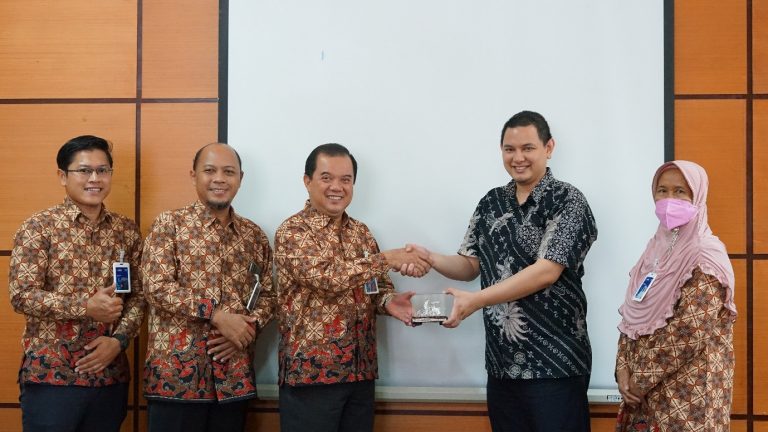 Kunjungan Lembaga Pengembangan Publikasi Ilmiah dan Pengembangan Buku Ajar (LPPI), Universitas Muhammadiyah Surakarta (UMS) ke Kantor Jurnal dan Publikasi UPI