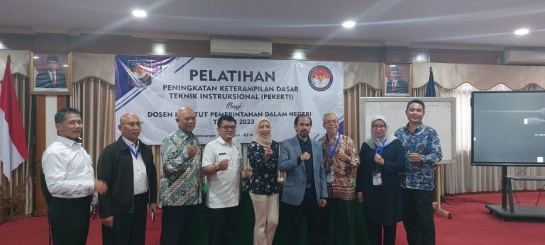 Prof. Deni Darmawan Berikan Materi PEKERTI kepada Dosen IPDN