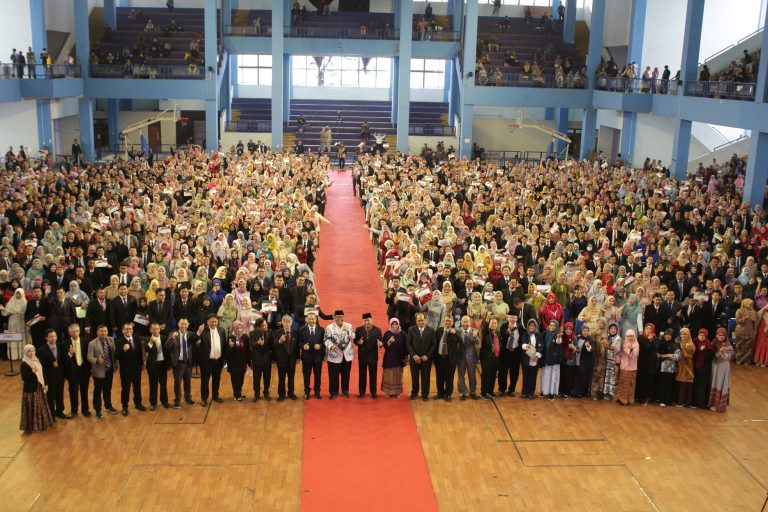 2.178 Guru Ikuti Upacara Pengambilan Sumpah Profesi Periode Desember Tahun 2022 di UPI