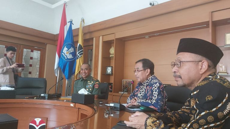 Komandan Kodiklat TNI AD Kunjungi UPI