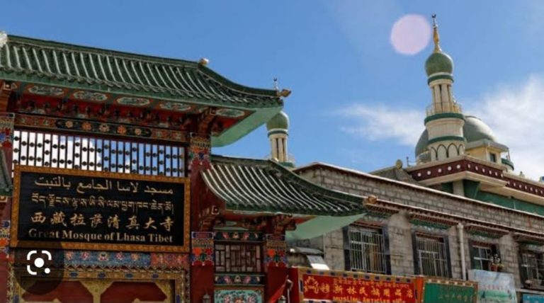 MASJID DI ATAP DUNIA