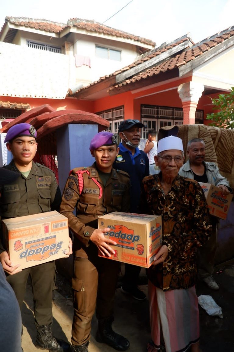 Menwa Yon XI/UPI/RP Gelar Bakti Sosial di Cianjur