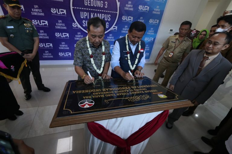 Rektor UPI dan Bupati Sumedang, Resmikan  Gedung III Kampus UPI di Sumedang