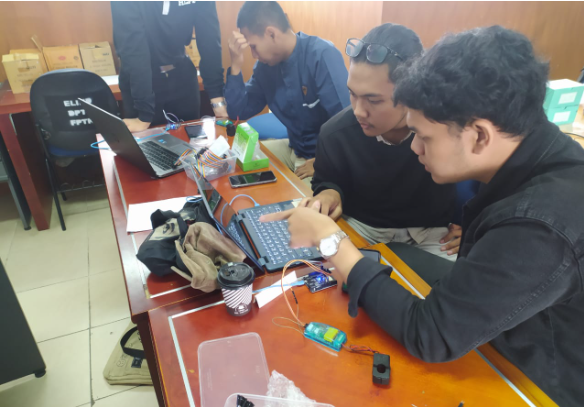 Tim PKM Departemen Pendidikan Teknik Elektro FPTK UPI Gelar Pelatihan Aplikasi Smart Energy Berbasis IoT bagi Mahasiswa