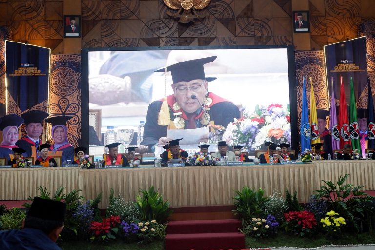 Rektor UPI: Siapa Sih Guru Besar Itu?