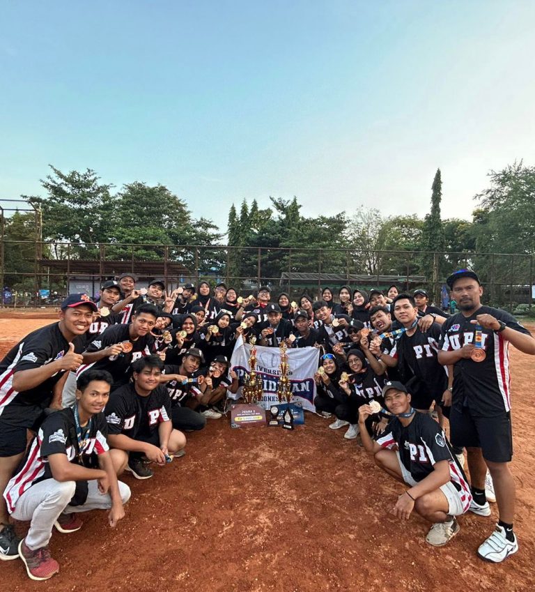 UGM Softball Cup 2023: Tim Putra dan Tim Putri Softball UPI Berjaya di Kejuaraan Nasional