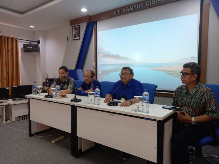 Kantor Jurnal dan Publikasi Selenggarakan Pelatihan Akreditasi Jurnal dan Teknik Penyuntingan Artikel Bagi Pengelola Jurnal di UPI Kampus Cibiru