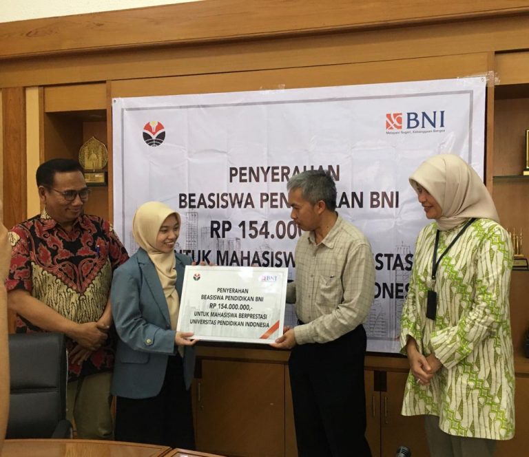 Dukung Peningkatan Prestasi Mahasiswa UPI, Bank Negara Indonesia (BNI) Berikan Beasiswa Prestasi dan Kemitraan Bagi 44 Mahasiswa UPI