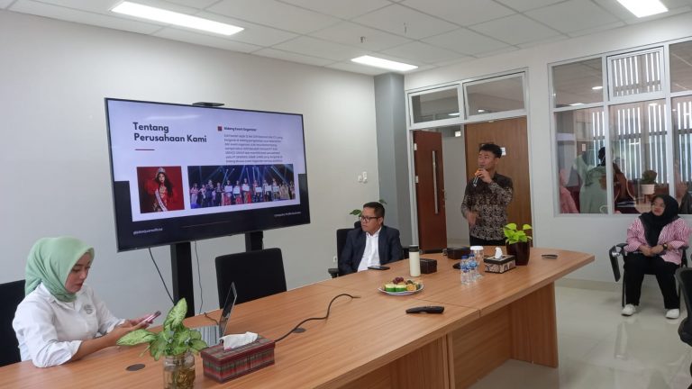 Direktur AJM Group, Taufik Sanjaya Berbagi Strategi Business Model Canvas Pada Pelatihan Start Up Ekonomi Kreatif Batch 3 Direktorat Inovasi dan Pusat Unggulan Universitas