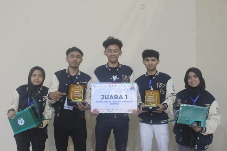 UKM KOMPOR UPI Meraih Gelar Juara 1 Nasional Dalam Ajang Kontes Robot Indonesia 2023