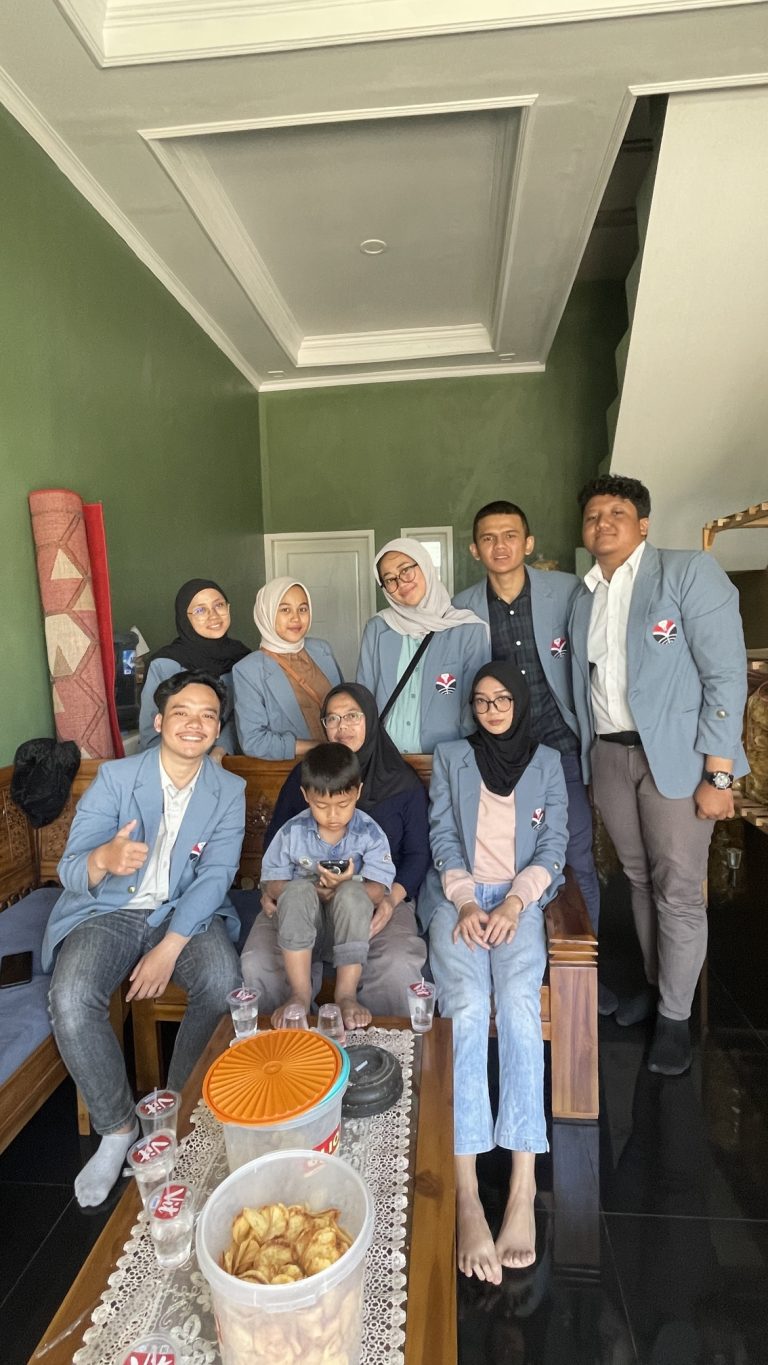 Mahasiswa KKN Tematik UPI Kunjungi Potensi UMKM Keripik Kentang di Desa Sukatani