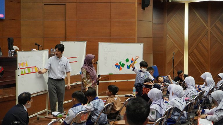 SPs UPI Kolaborasi dengan SEAMEO dan Tsukuba University dalam Asian Practice Exchange through Lesson Study