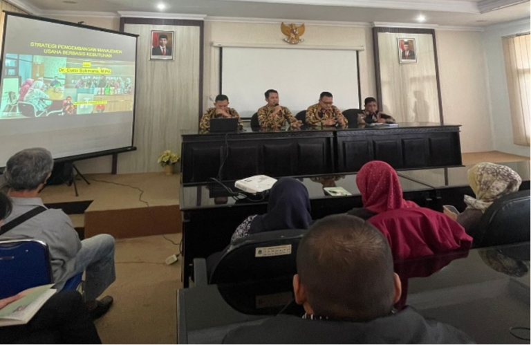Kolaborasi Program Studi Pendidikan Masyarakat FIP UPI Bersama UMKM Kabupaten Kuningan Selenggarakan Pendampingan dan Penguatan Strategi Pengelolaan Usaha Berbasis Online Single Submission (OSS)