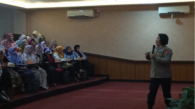 Polwan Polda Jabar Sosialisasikan Pencegahan dan Penanganan Tindak Pidana Kekerasan Seksual dan Penanganan Tindak Pidana Perdagangan Orang  