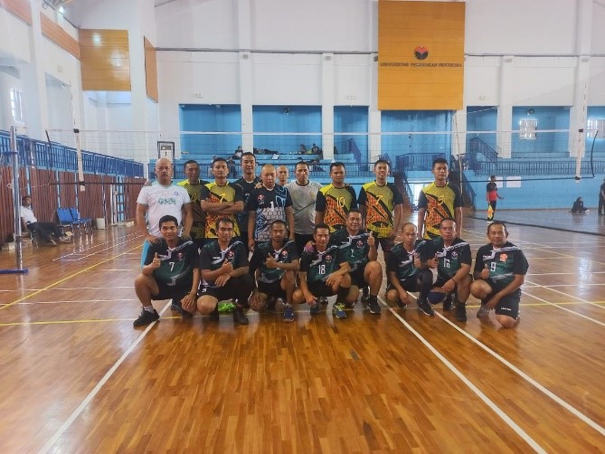 Tim Bola Voley Putra Kampus UPI Di Cibiru Raih Juara Tiga PORDOSKA 2023