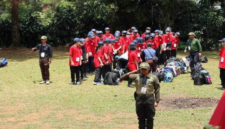 Penanaman Nilai-Nilai Bela Negara Melalui Pelatihan Character Building SMP Pahoa Oleh Resimen Mahasiswa Mahawarman Batalyon XI UPI